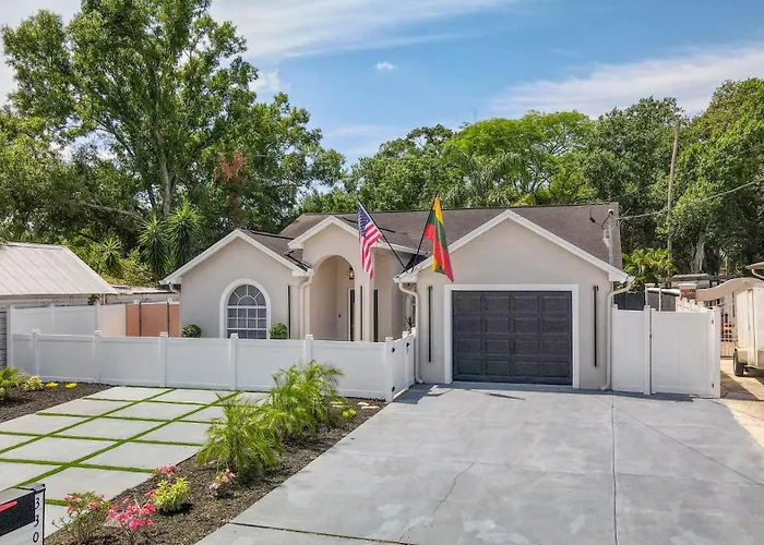 Luxury Style Townhome With Pool - 1 Miles To Bucs Stadium