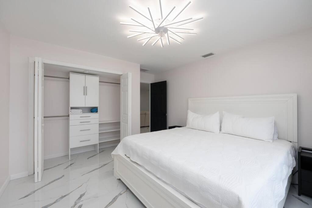 Luxury Style Townhome With Pool - 1 Miles To Bucs Stadium Apartment Tampa