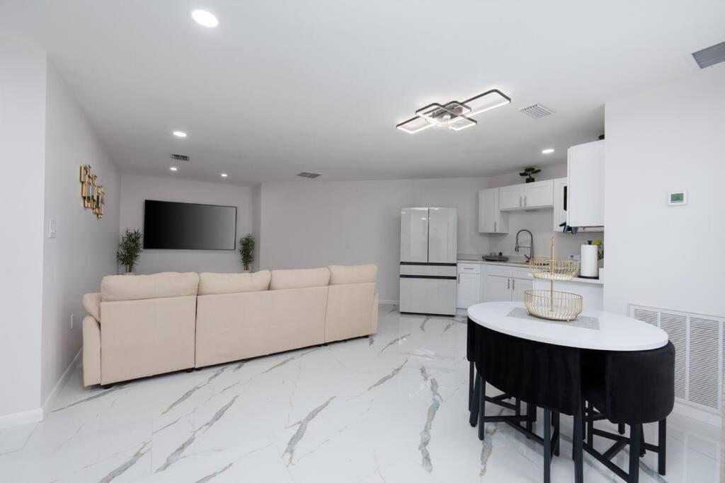 Luxury Style Townhome With Pool - 1 Miles To Bucs Stadium