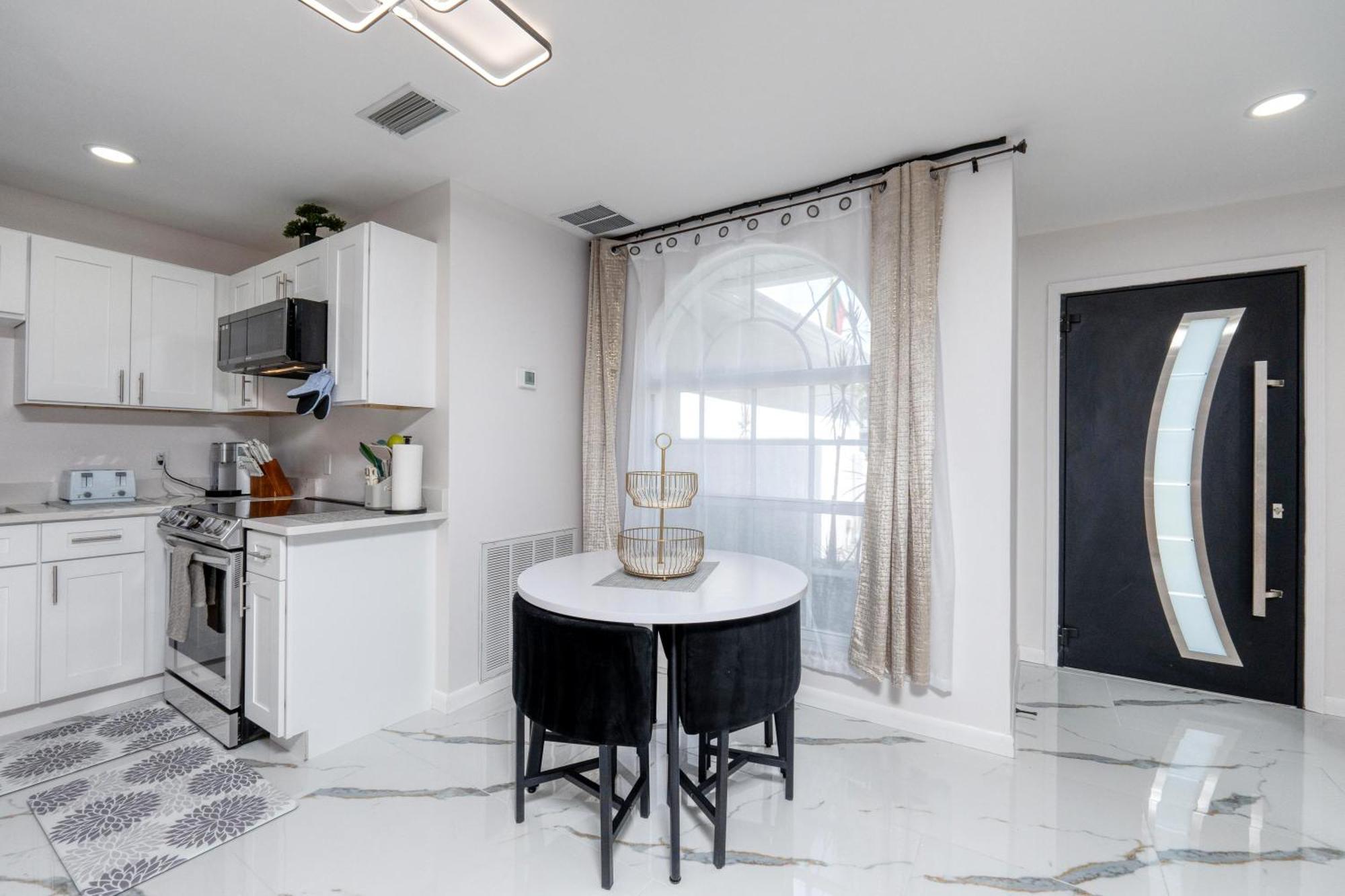 Luxury Style Townhome With Pool - 1 Miles To Bucs Stadium * Tampa